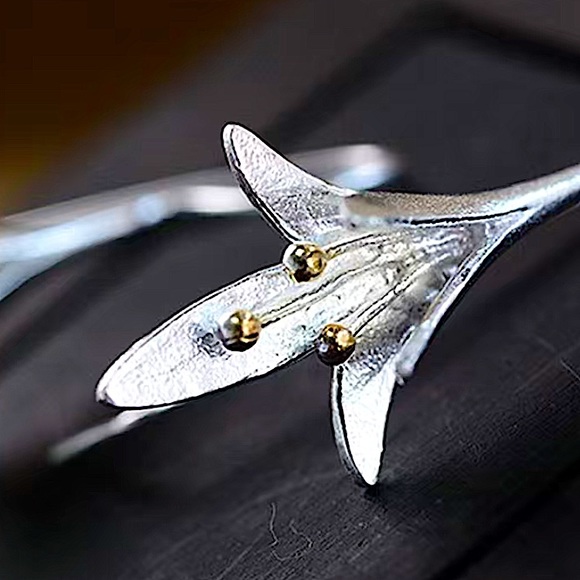 Sterling Silver Lily Flower Pollen Fish Hook Dangle Earrings - Picture 6 of 10